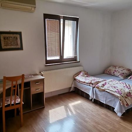 Anh' Private Rooms For Tourist Pressburg Exterior foto