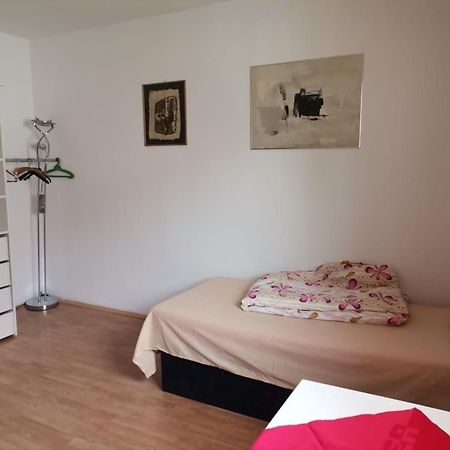 Anh' Private Rooms For Tourist Pressburg Exterior foto
